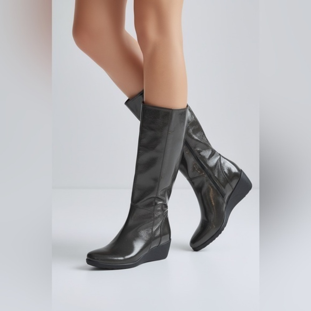 La Canadienne Patent Leather Boots
